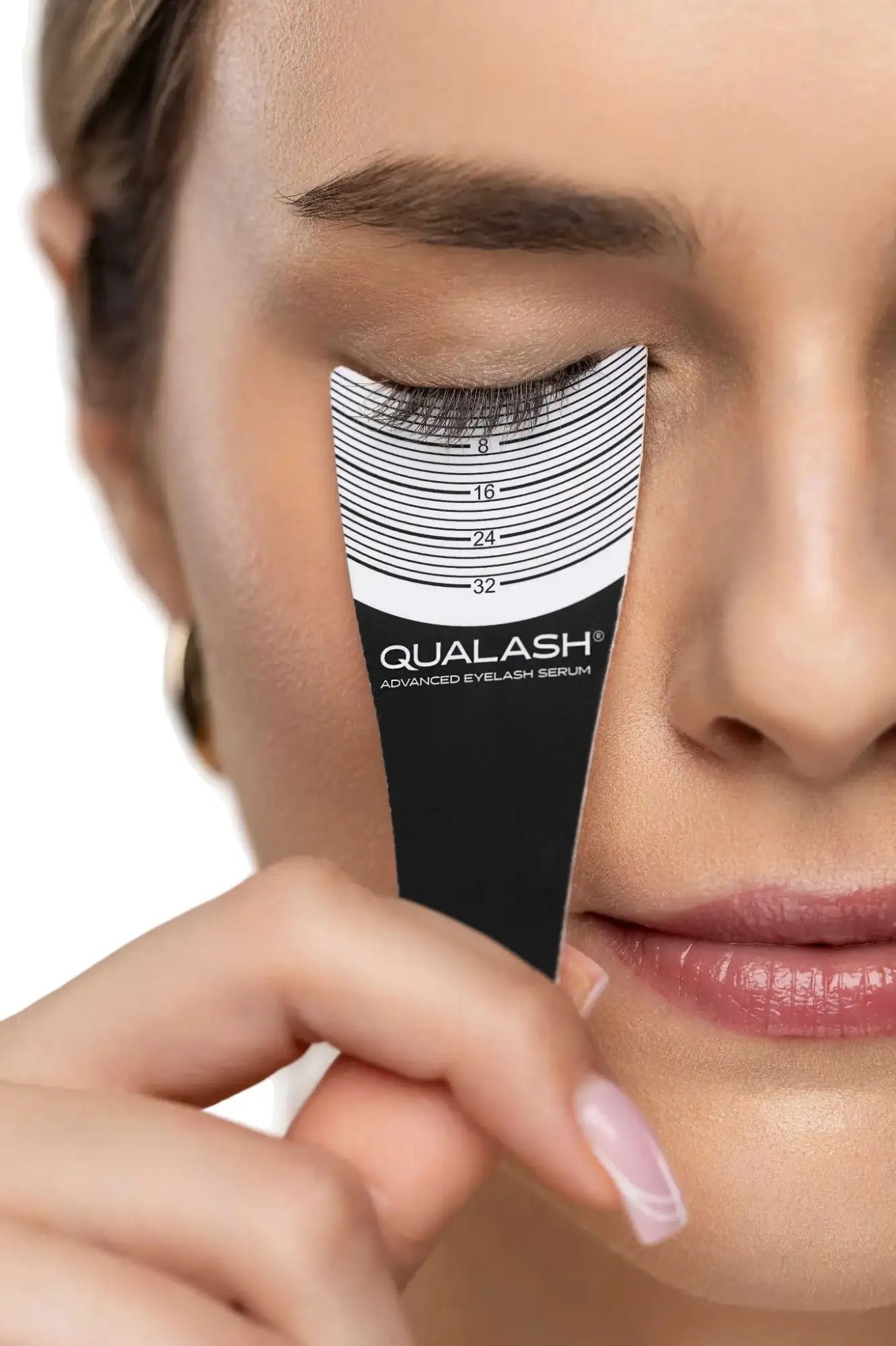 Patience that pays off – close-up showing eyelash growth progress over time with regular use of QUALASH Advanced Eyelash Serum